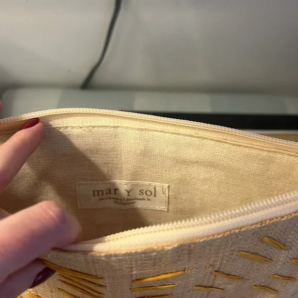 Mar Y Sol Rafffia yellow and tan pouch - Picture 3 of 3